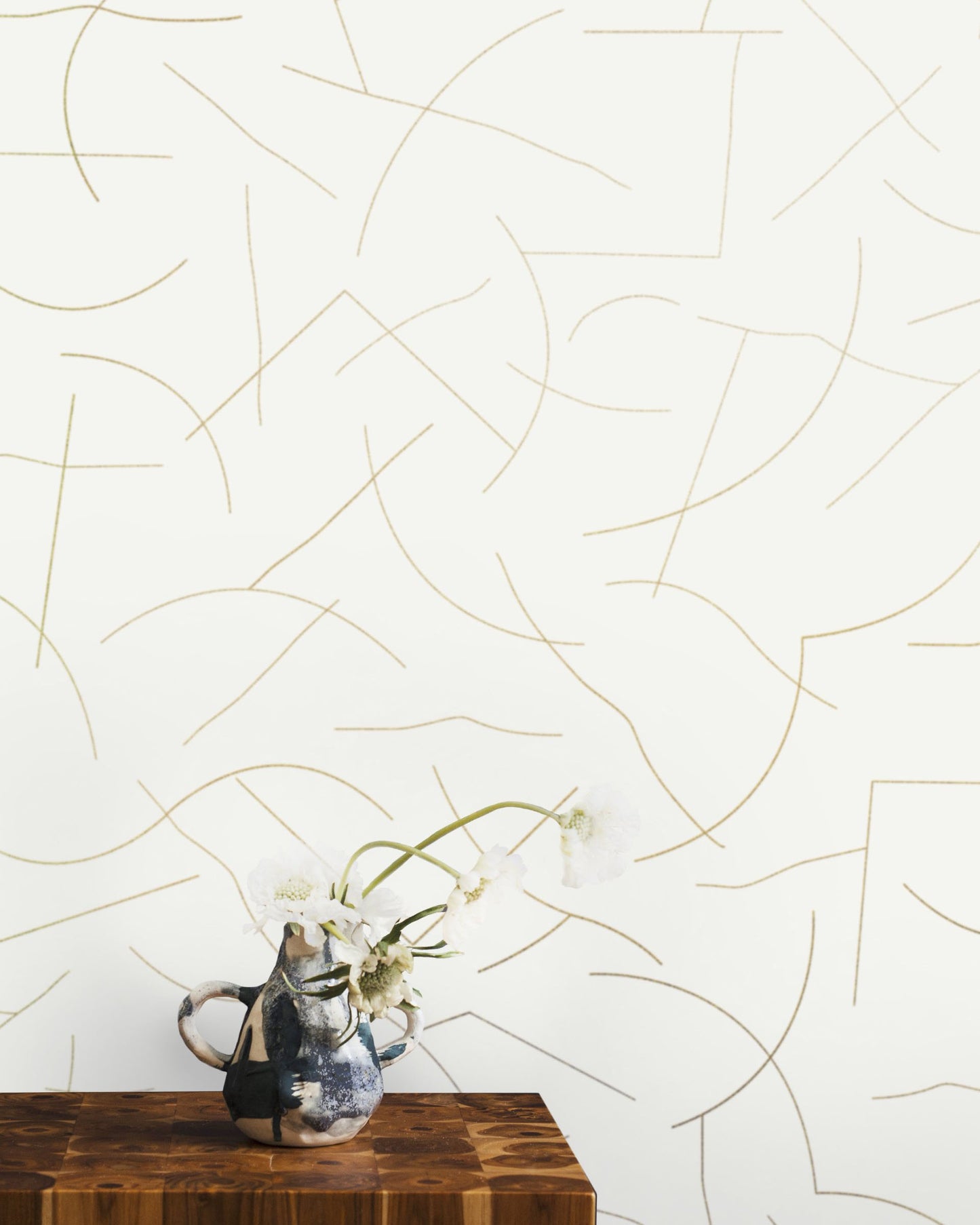 Pavlova - Gold on Cream